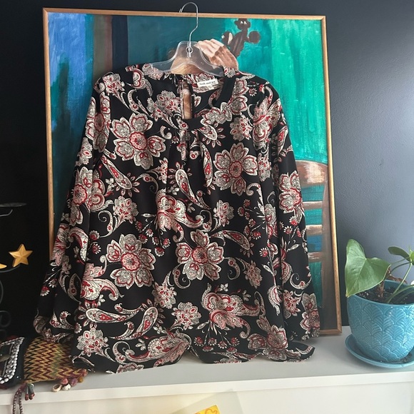 Faith and Joy Black and Red Floral Key Hole Blouse L - Picture 2 of 16